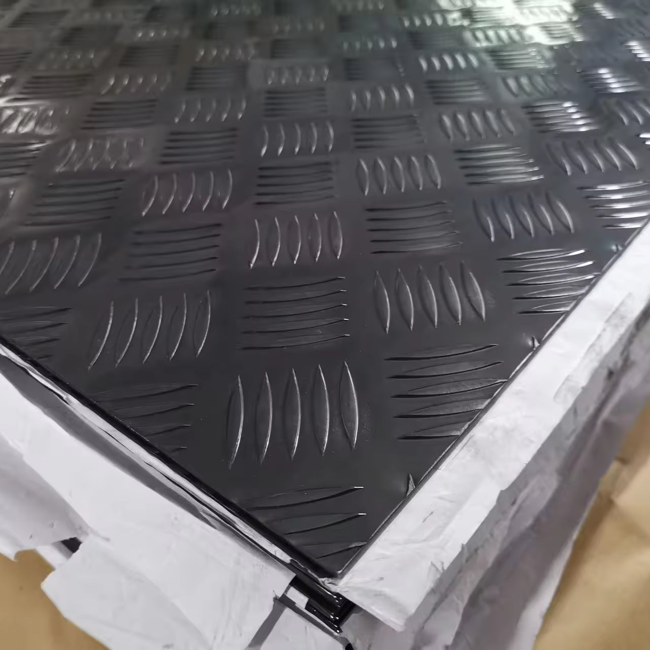 Black Checker plate ATLUS MATERIALS